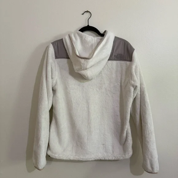 Women’s LThe North Face Women's White and Gray Teddy Jacket: adventure outdoors - Picture 3 of 14